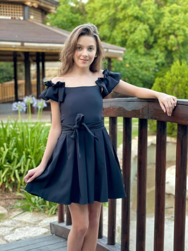 שמלה שחורה לילדה